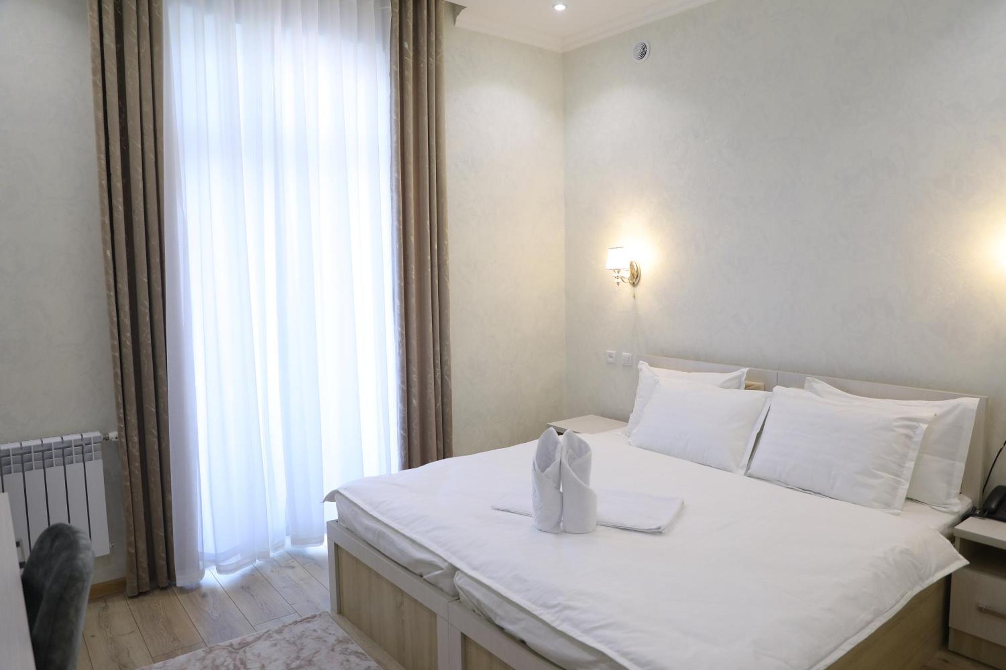 Status Hotel Qarshi ภายนอก รูปภาพ