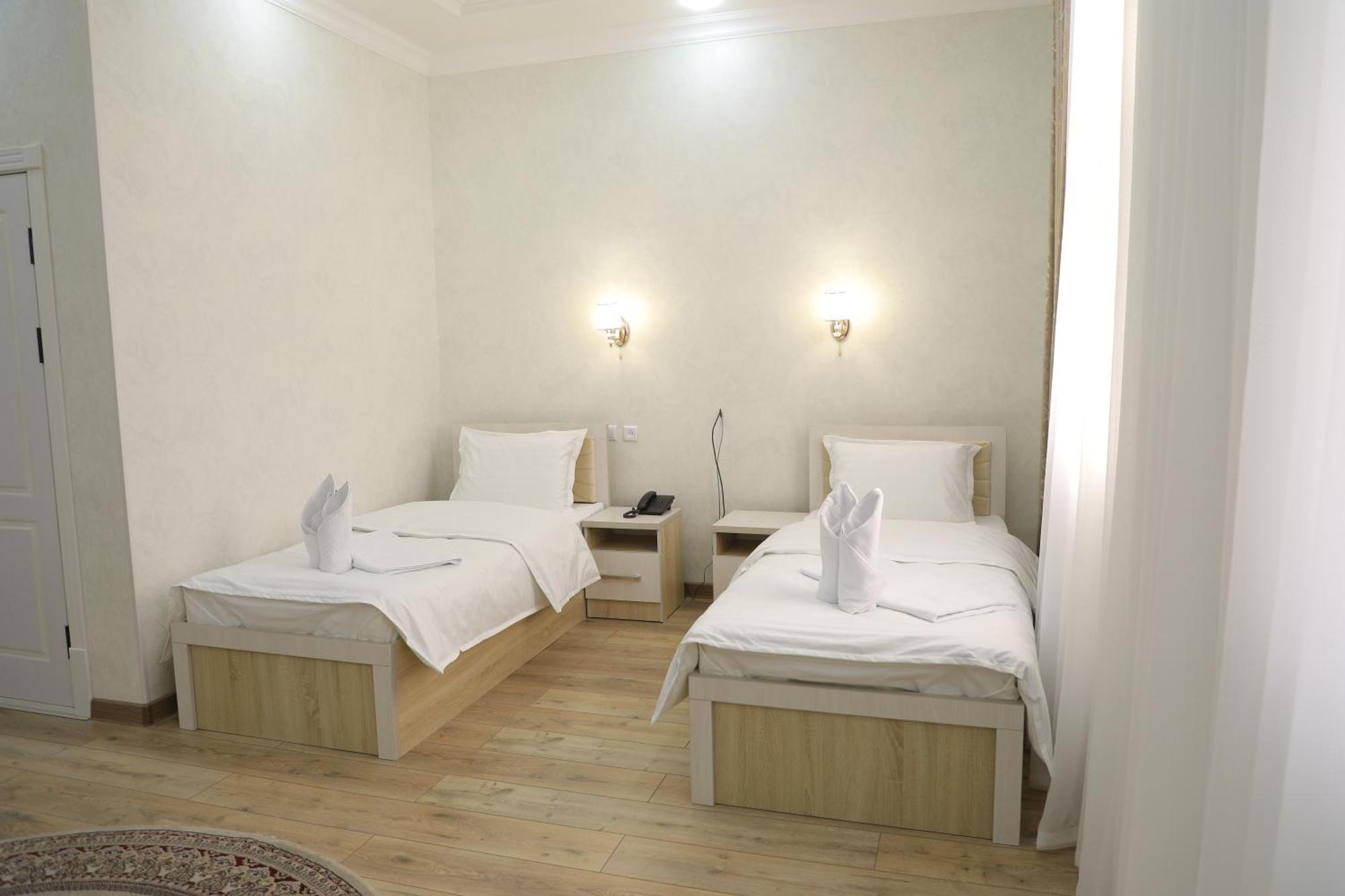 Status Hotel Qarshi ภายนอก รูปภาพ
