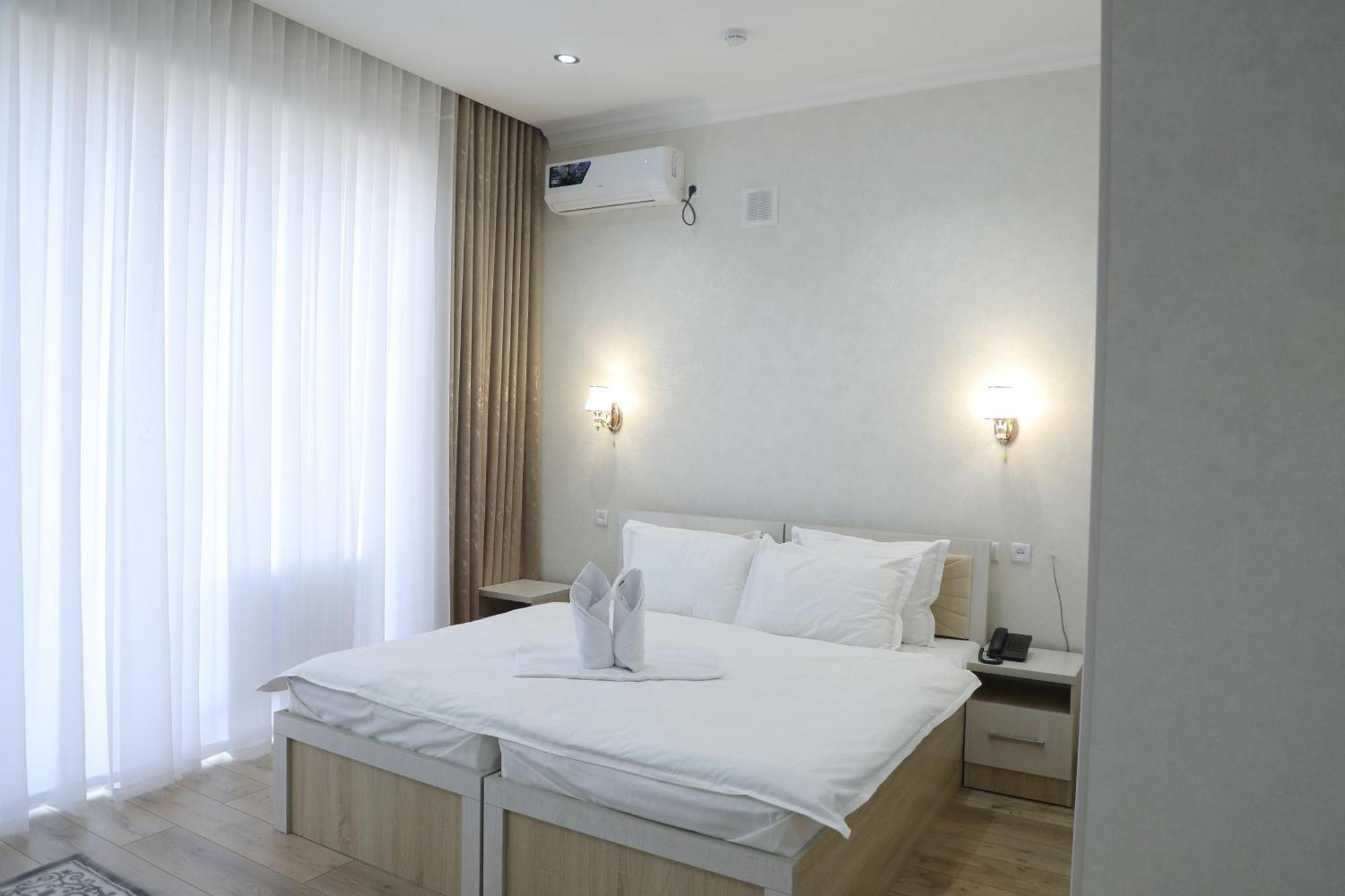 Status Hotel Qarshi ภายนอก รูปภาพ