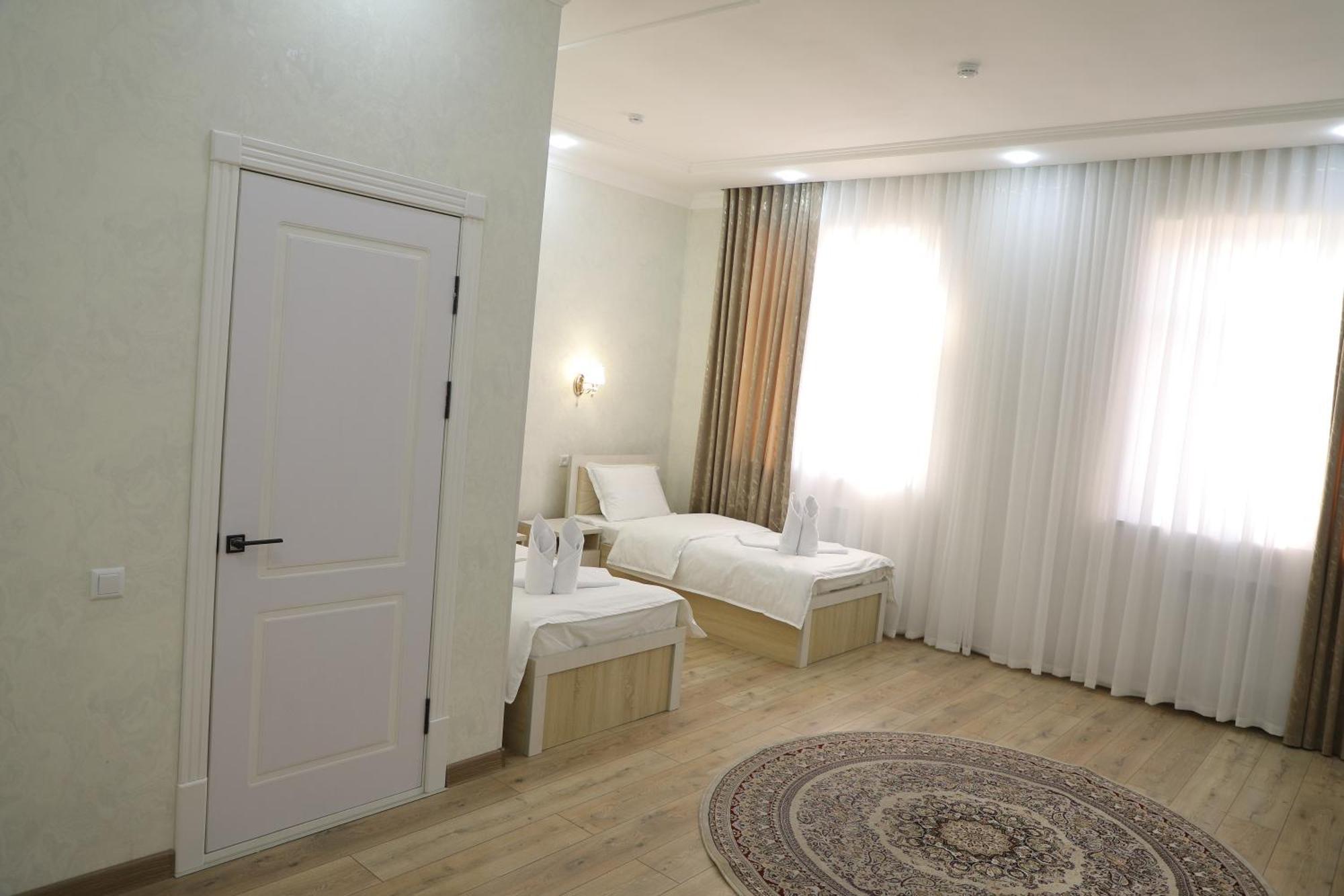 Status Hotel Qarshi ภายนอก รูปภาพ