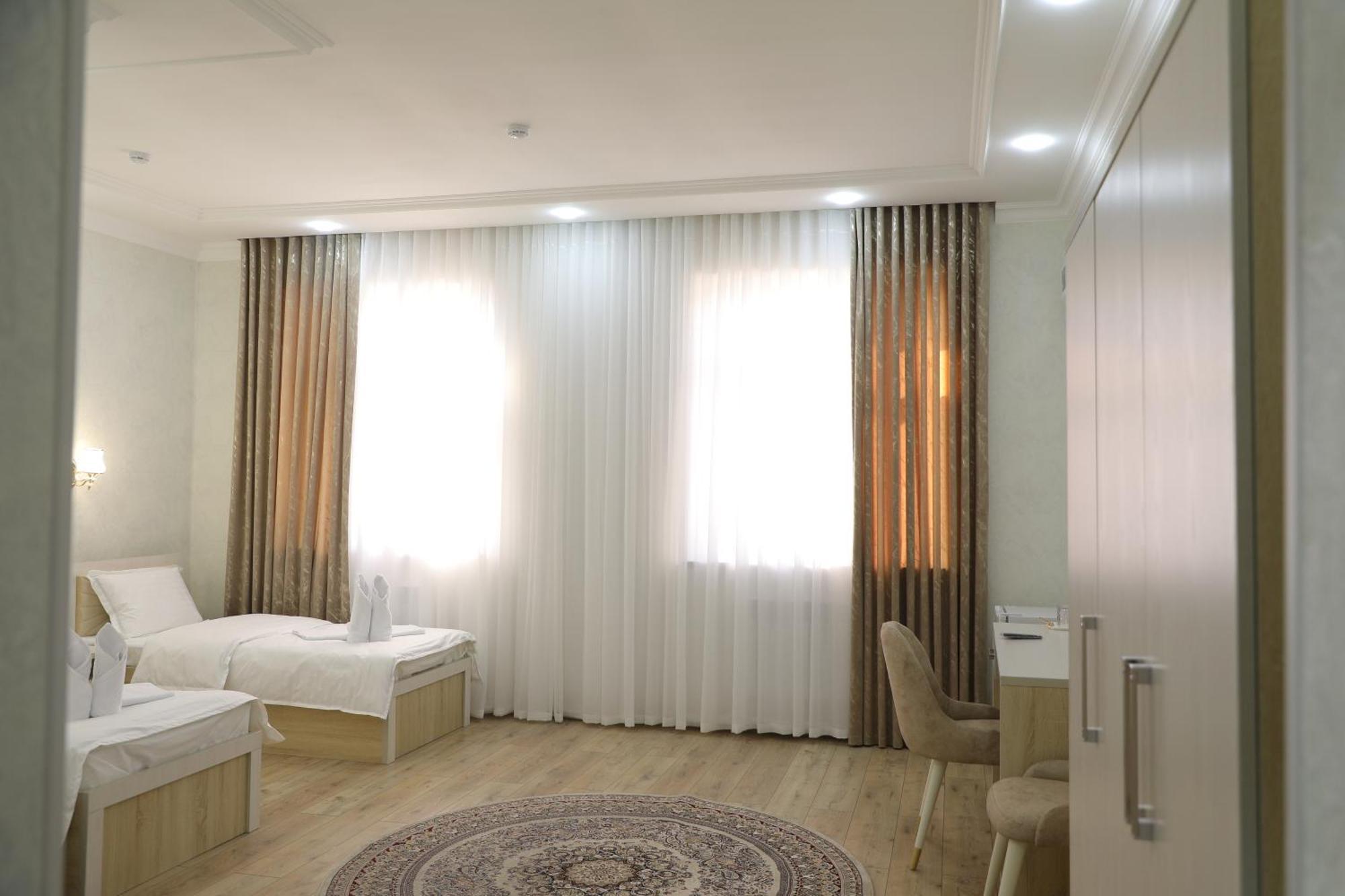 Status Hotel Qarshi ภายนอก รูปภาพ